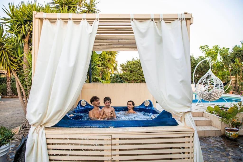 Villa Laoconte Piscina, Jacuzzi E Biliardo Canicattì Exterior foto