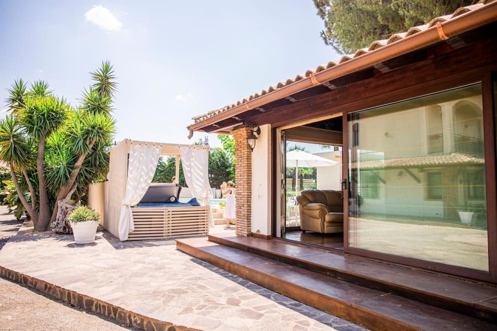 Villa Laoconte Piscina, Jacuzzi E Biliardo Canicattì Exterior foto