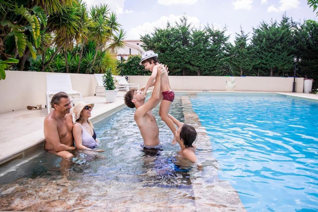 Villa Laoconte Piscina, Jacuzzi E Biliardo Canicattì Exterior foto